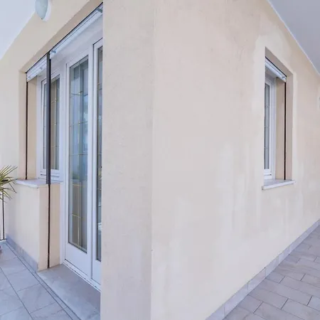 Holiday home Immobiliarejvl-alghe Rosse